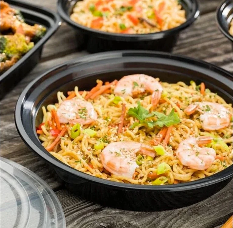 8oz deli container with lid closed